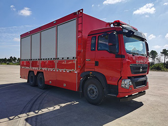 重汽大型器材消防車